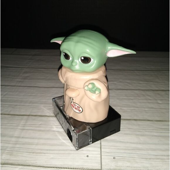 The Mandalorian Star Wars Baby Yoda Grogu Candy Dispenser Talking Electronic - Picture 8 of 9